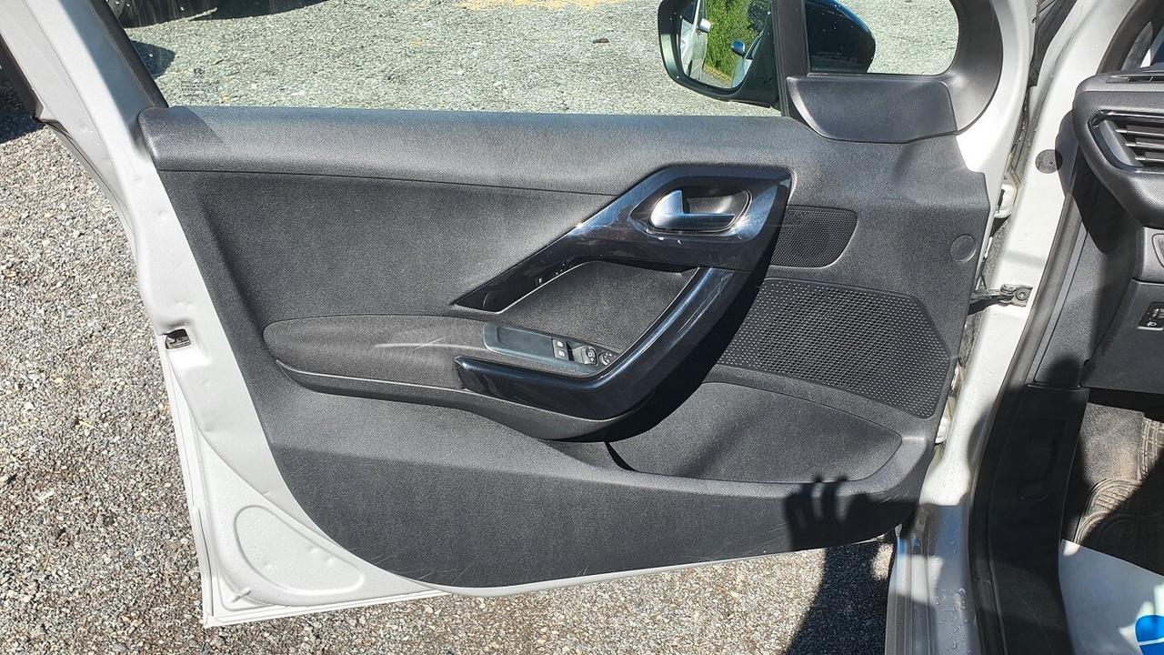 Peugeot 208 1.2 NEOPATENTATI