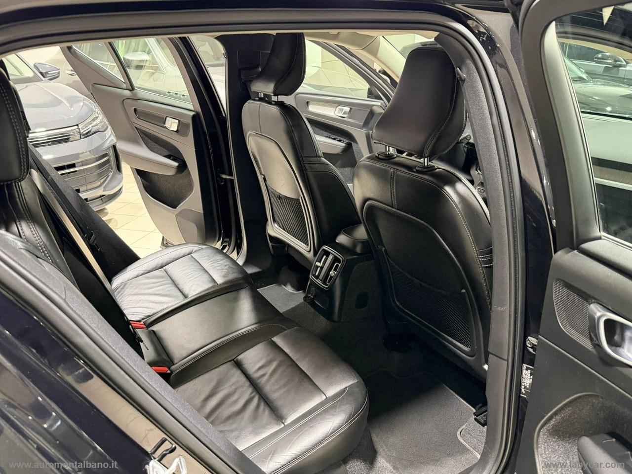 VOLVO XC40 T5 Recharge Plug-in R-design