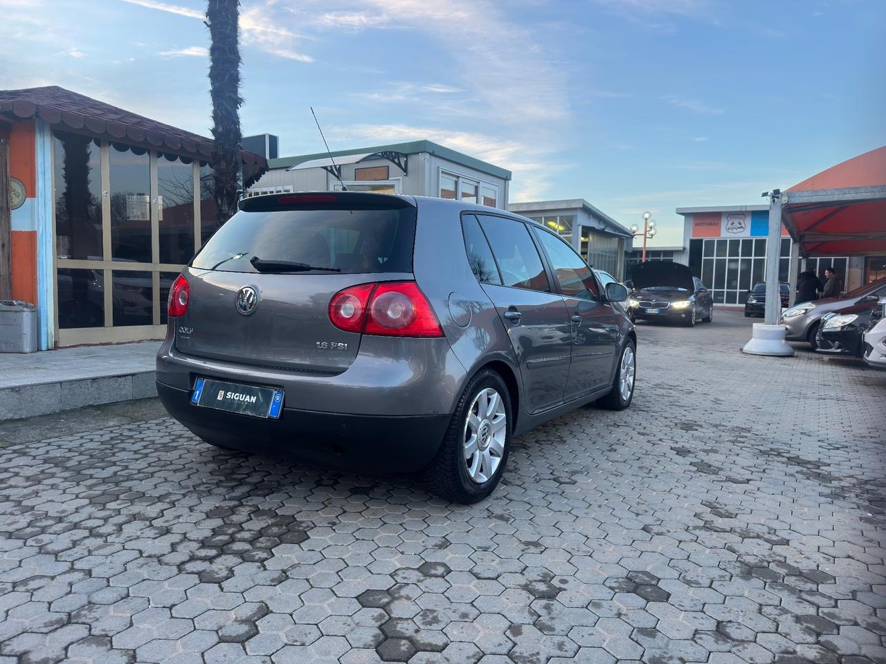 Volkswagen Golf ADATTA A NEOPATENTATI 1.6 16V FSI 5p. Comfortline