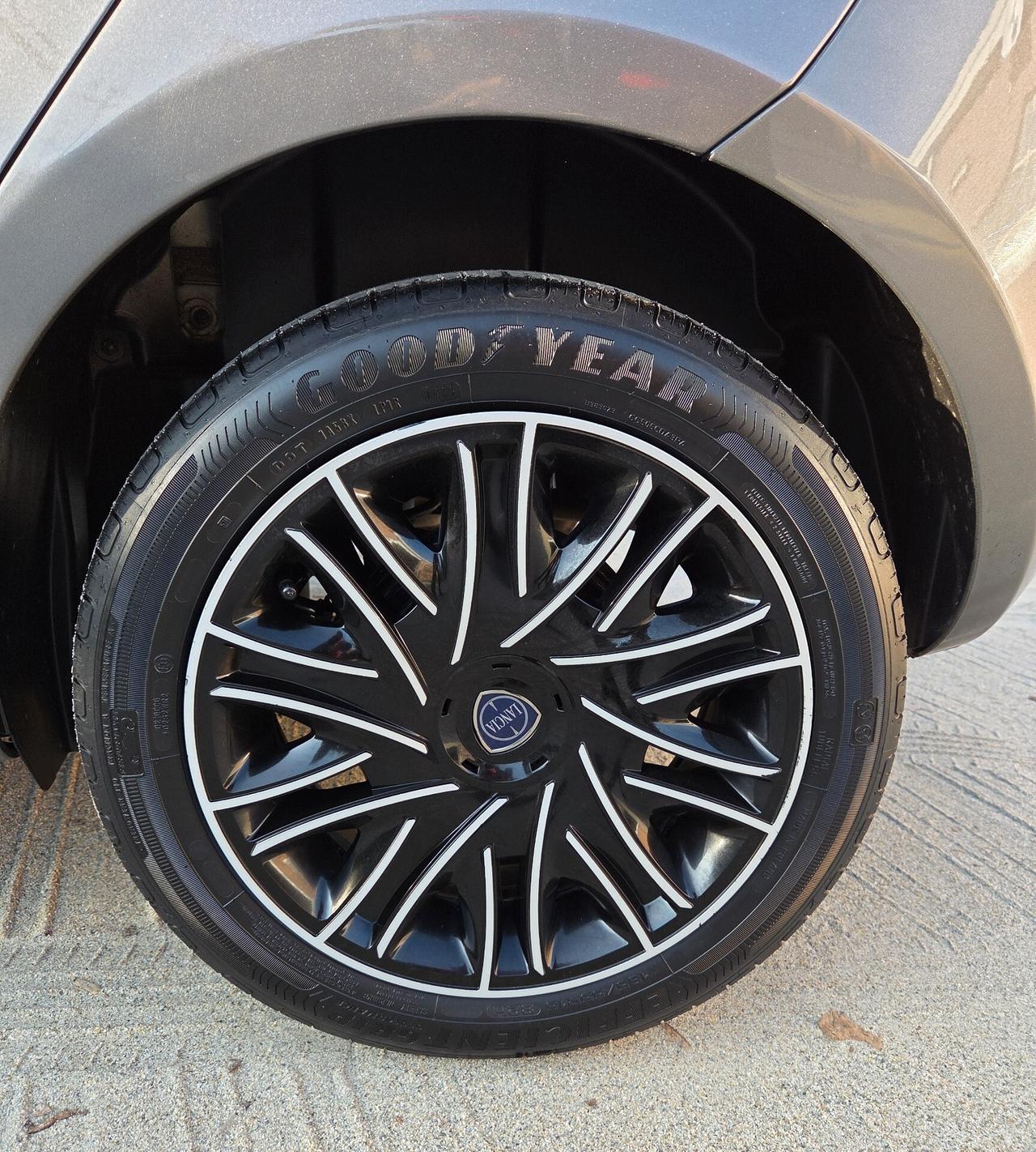 Lancia Ypsilon 1.0 FireFly Hybrid 70cv 5 porte S&S Gold