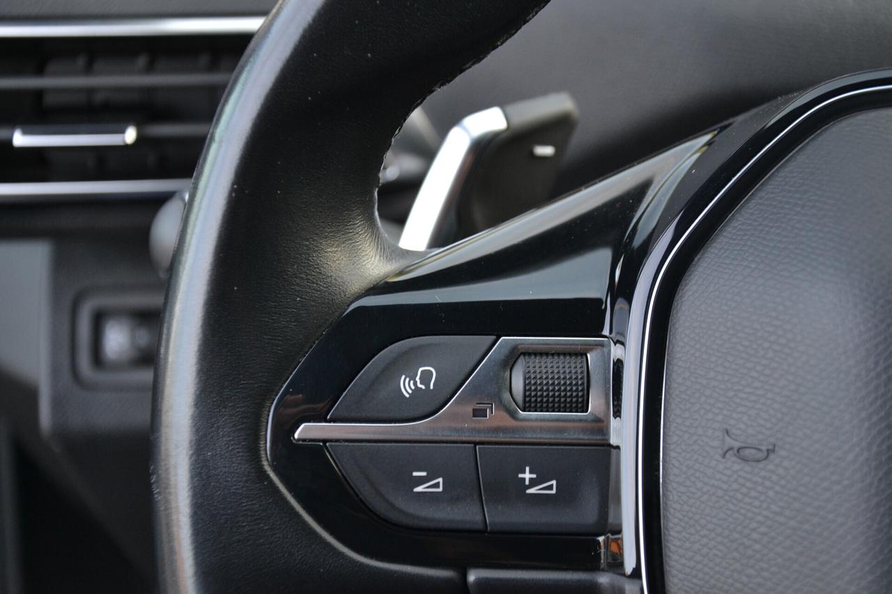 Peugeot 5008 1.5 HDi 130CV EAT8 ALLURE PELLE+RCAM+NAVI+FULL LED