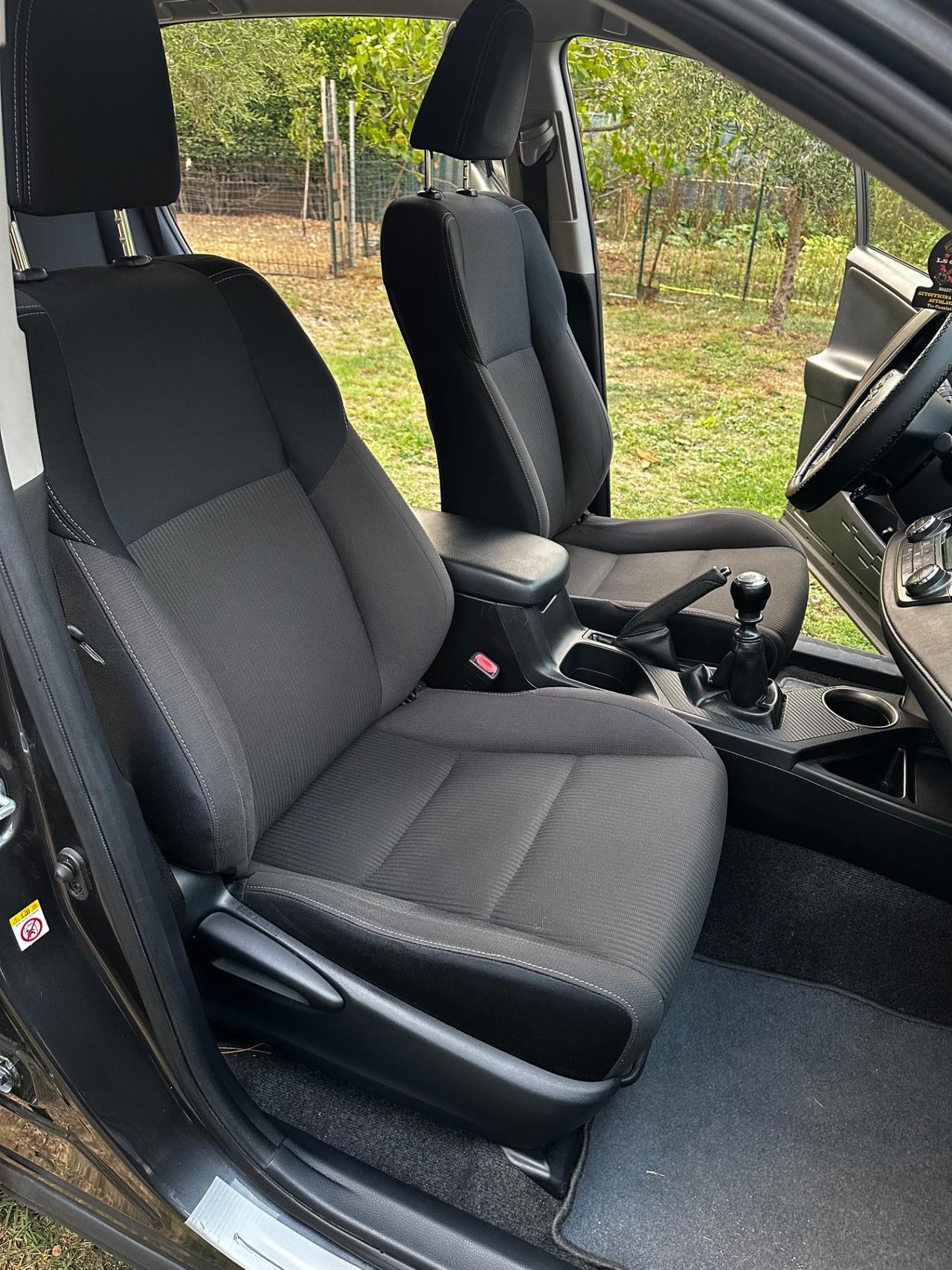 Toyota RAV 4 RAV4 2.0 D-4D 2WD Style White Ed.