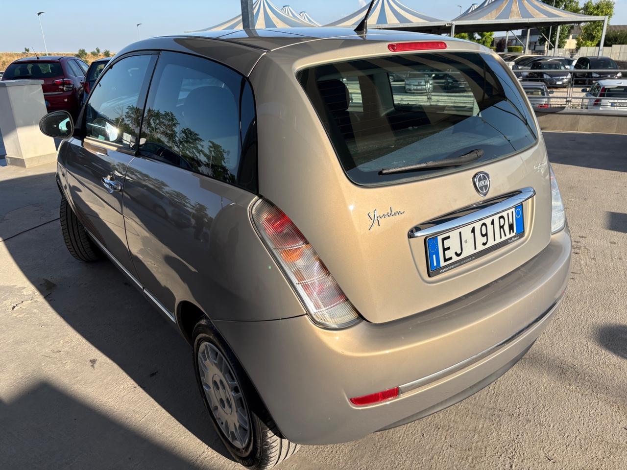 Lancia Ypsilon 1.2 69 CV Unyca