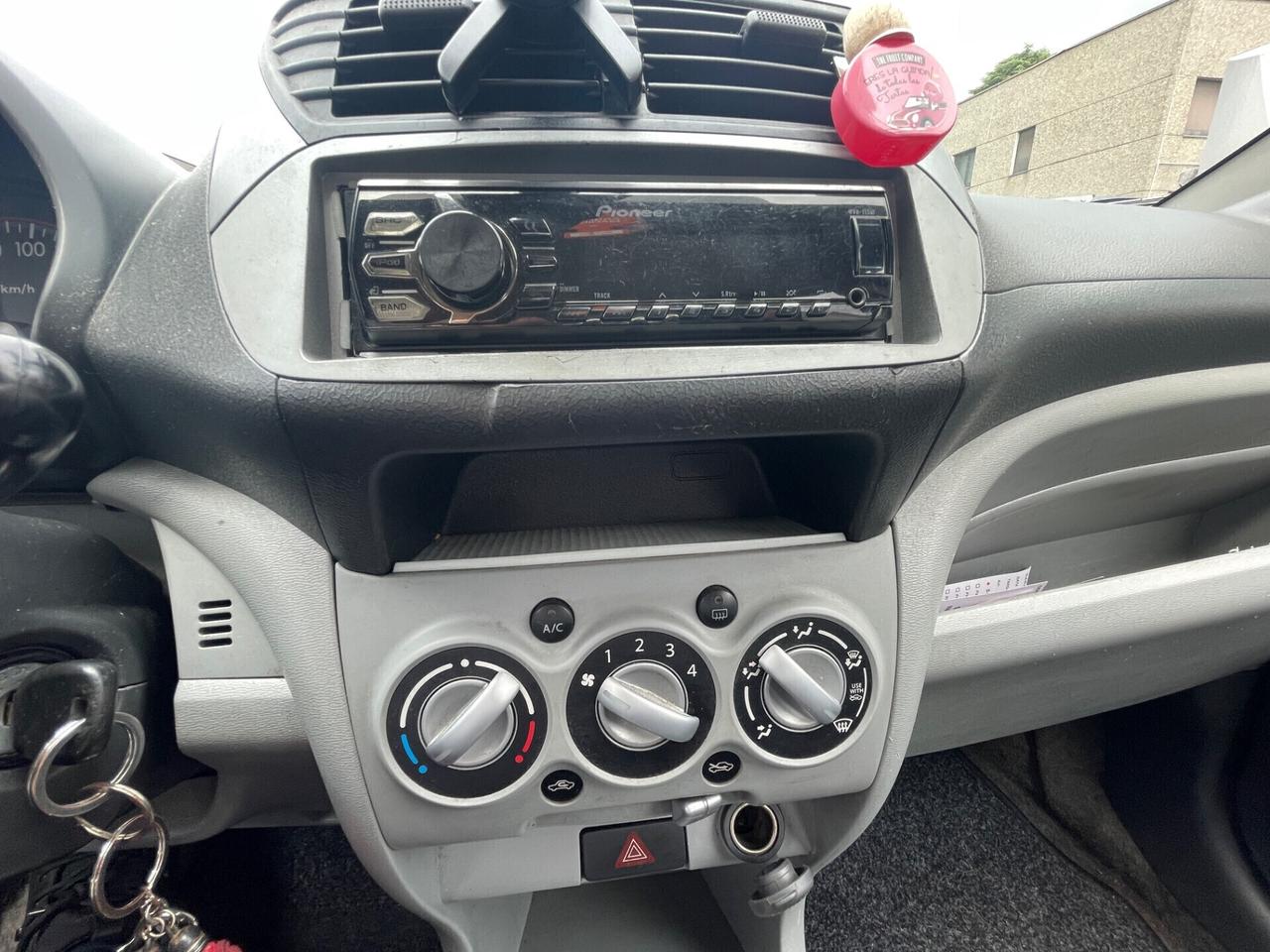 Nissan Pixo 1.0 benzina euro5a neopatentati