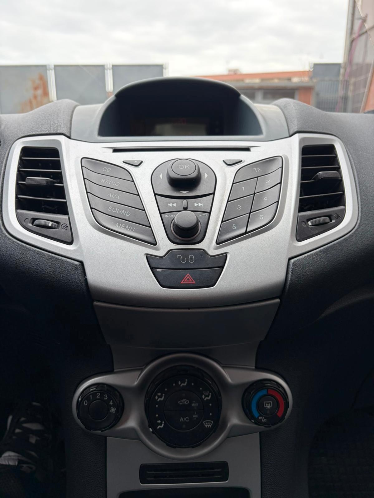 Ford Fiesta 1.2 BENZ/GPL