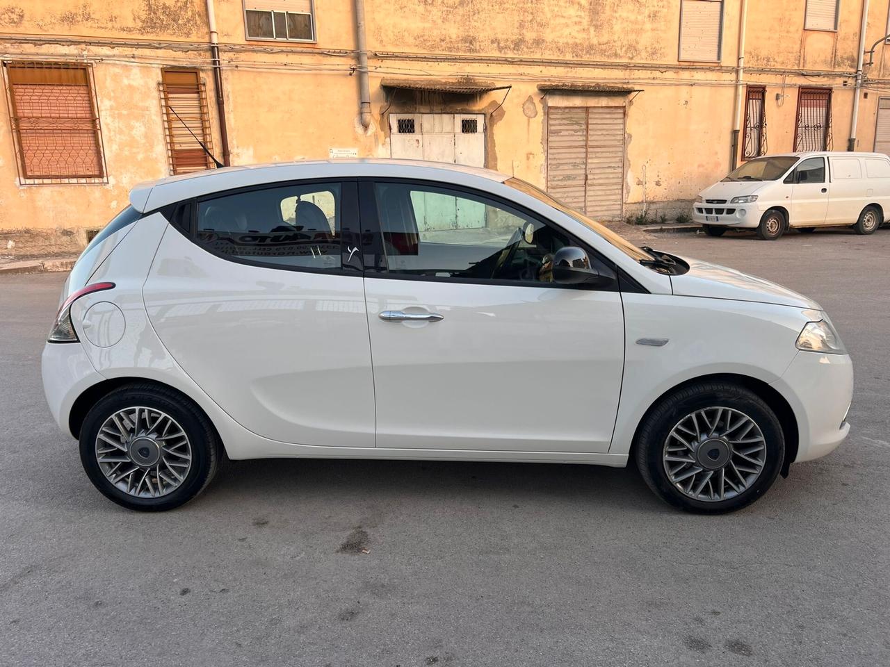 Lancia Ypsilon 1.2 69 CV 5 porte