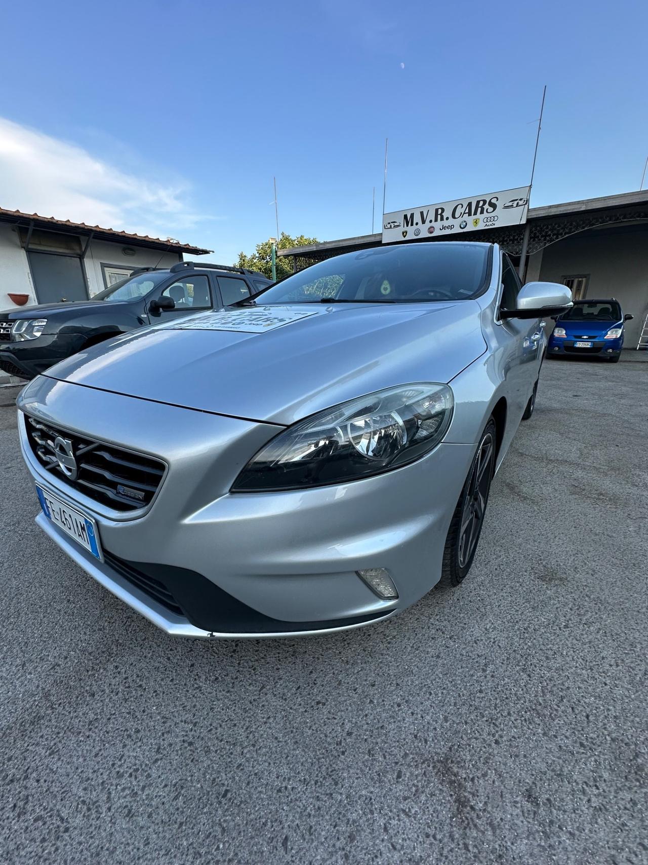 Volvo V40 D4 R-design Momentum