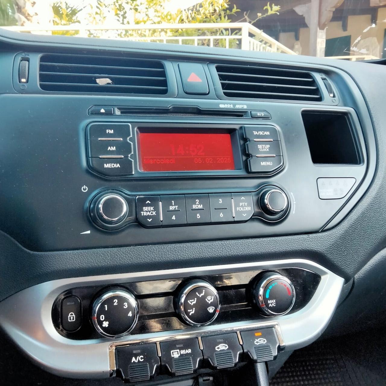 Kia Rio 1.1 CRDi WGT 5p. LX