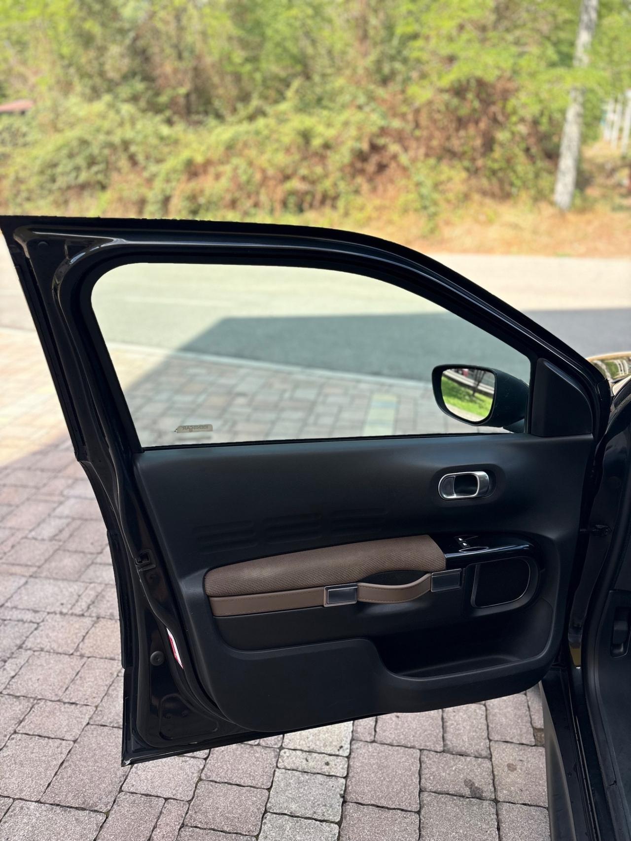Citroen C4 Cactus BlueHDi 100 Shine Just Black