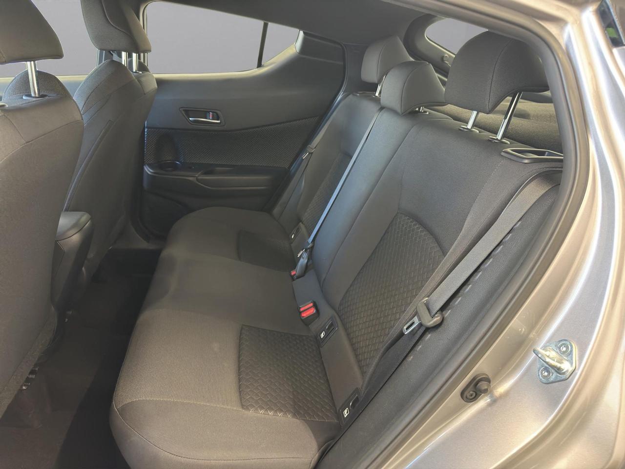 Toyota C-HR 1.8h Business e-cvt