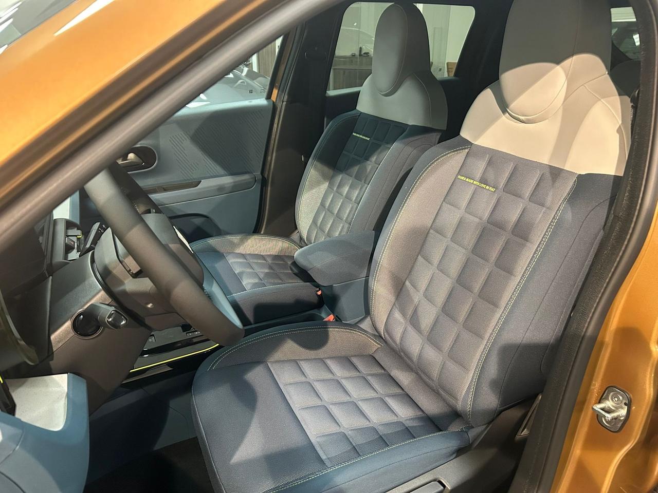 Fiat Grande Panda 1.2 Hybrid 110 CV S&S La Prima