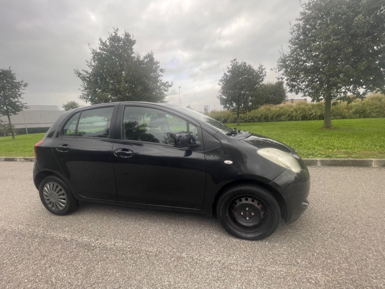 Toyota Yaris 1.0 5 porte