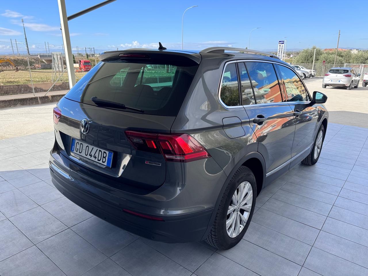 Volkswagen Tiguan 2.0 TDI SCR DSG 4MOTION Business BMT
