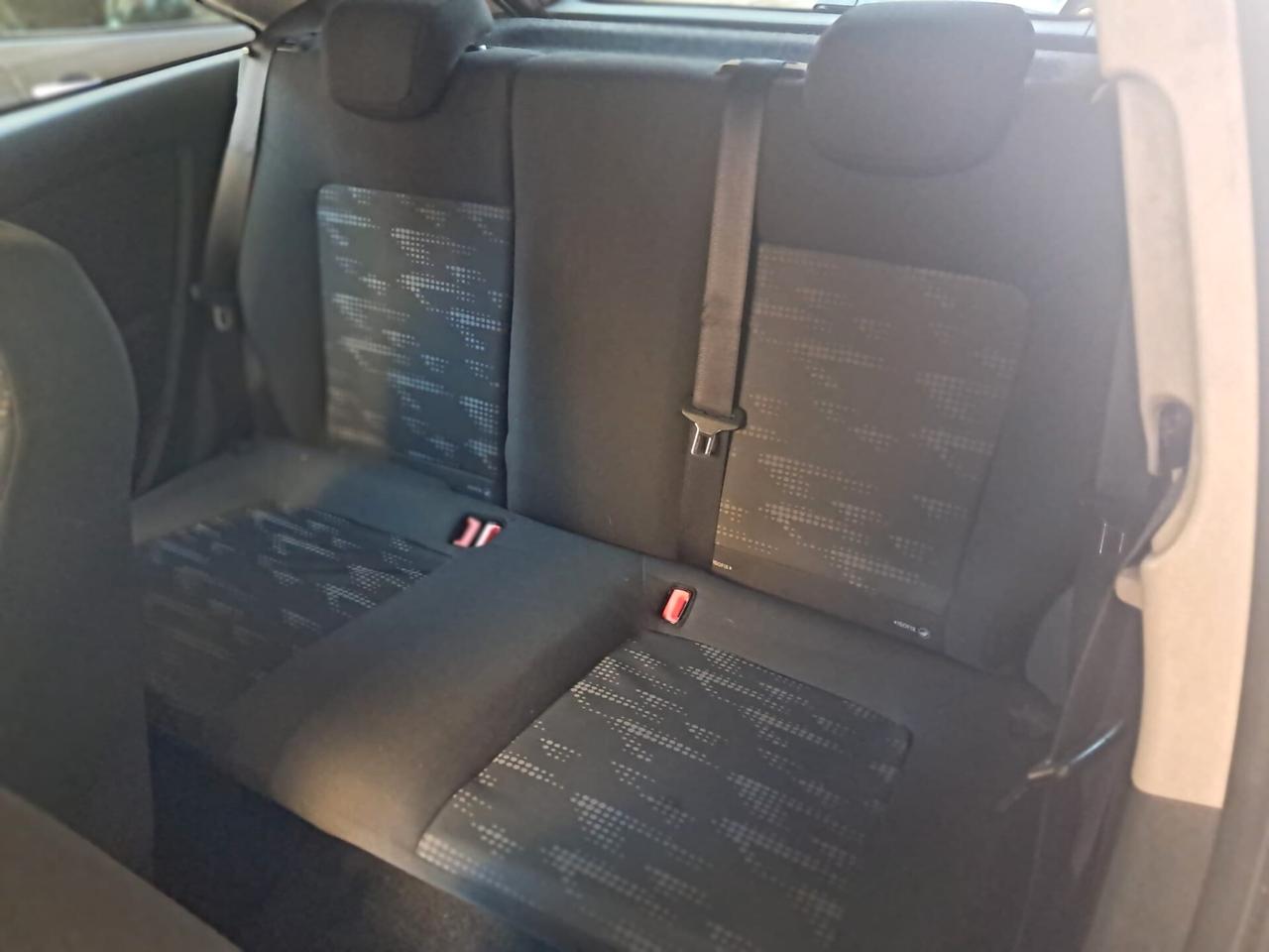 Opel Corsa 1.2 GPL-NEOPATENTATI-(2012)-Euri 4350
