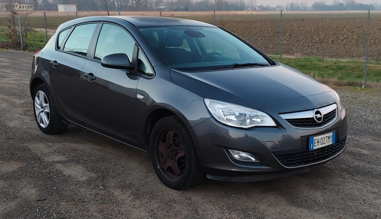 Opel Astra 1.6 115CV 5 porte Cosmo
