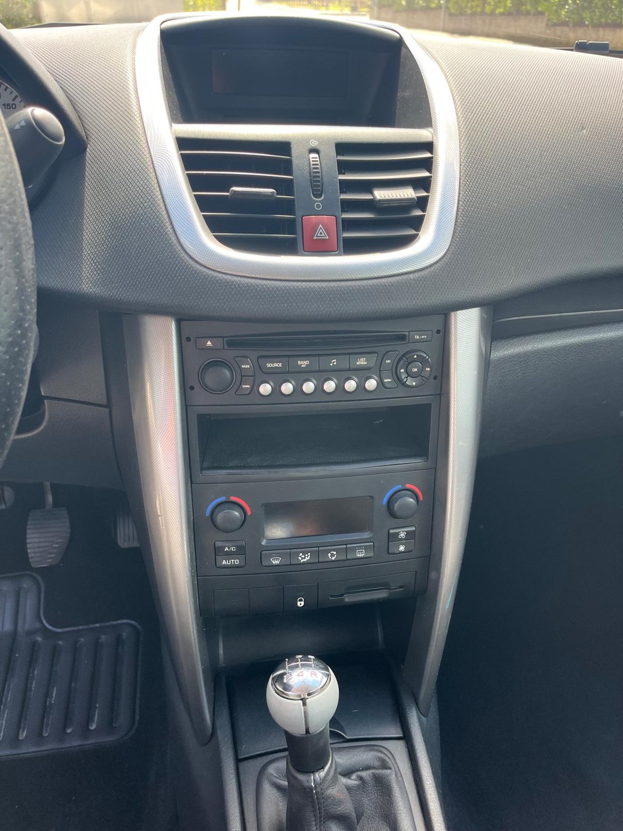 Peugeot 207 1.4 88CV 3p. ONE Line