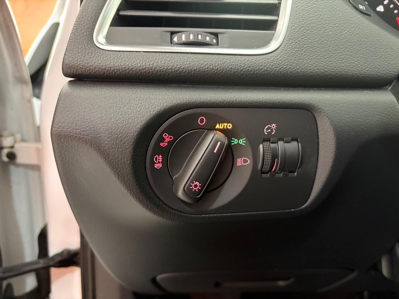 Audi Q3 2.0 TDI 120 CV Sport permuta e finanziamenti