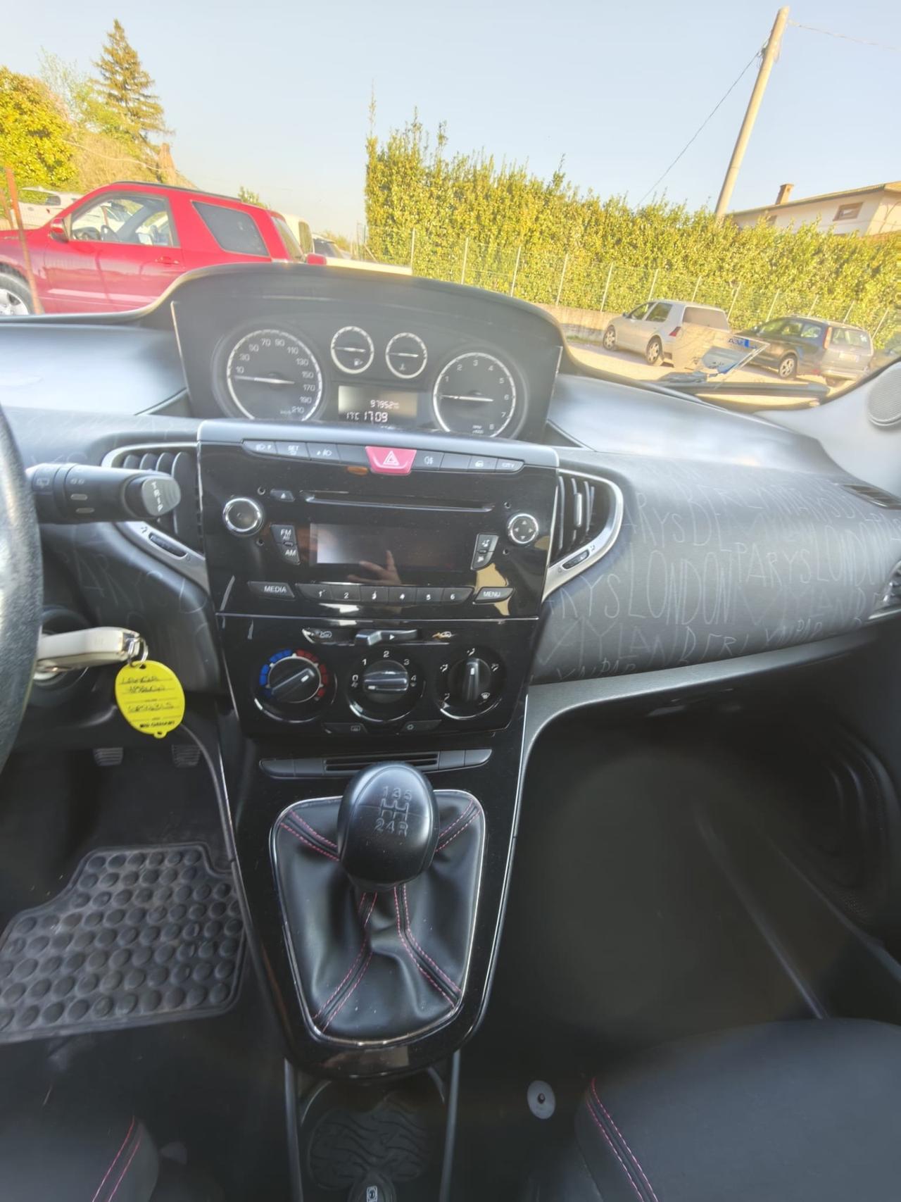 Lancia Ypsilon 1.2 69 CV 5 porte Platinum km 94 mila garantita 12 mesi