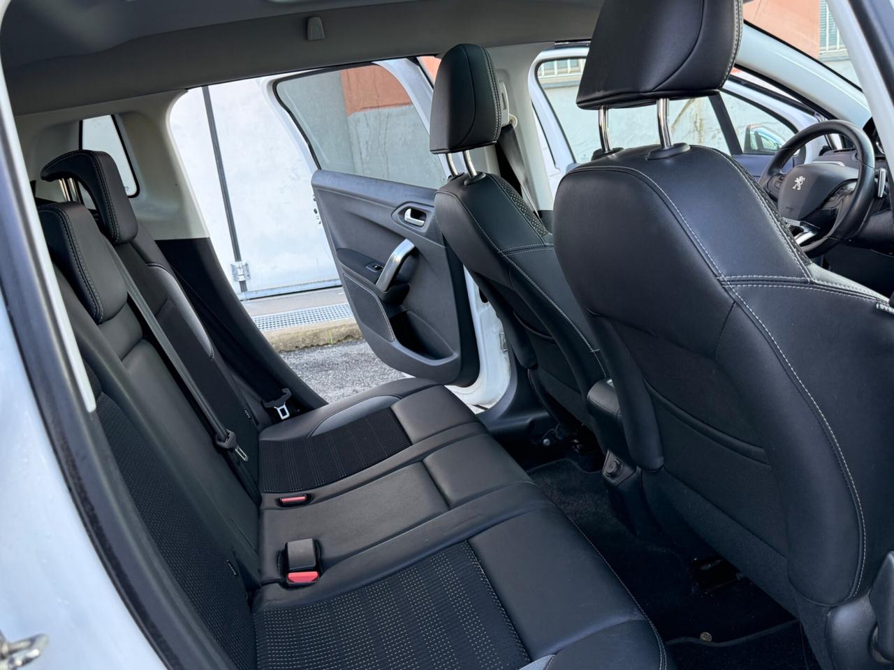 Peugeot 2008 1.6 e-HDi 92 CV -Allure -AUTOMATICA