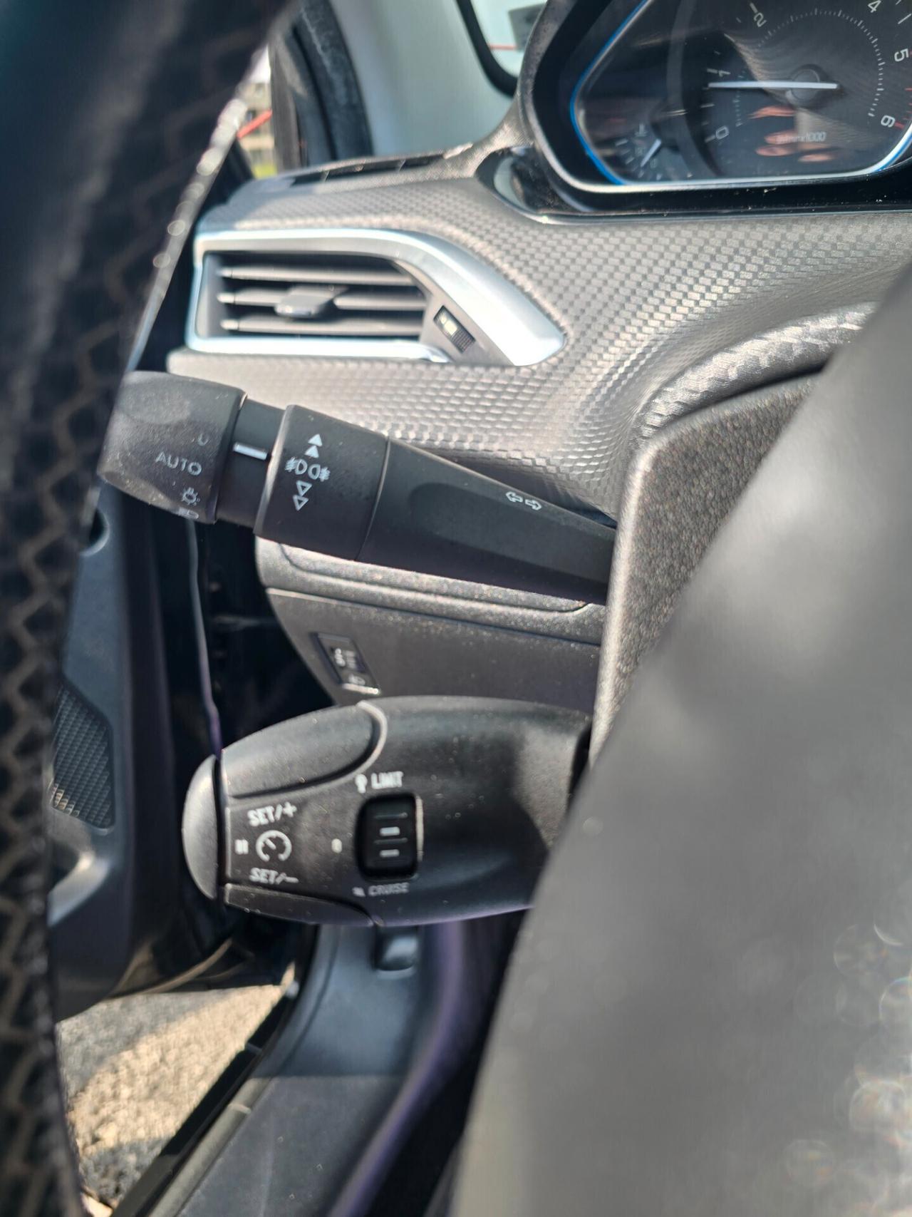 Peugeot 2008 BlueHDi 100cv Allure