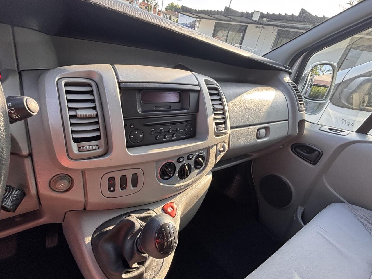 nissan primastar 7 posti trasporto 2 carrozzine per disabili