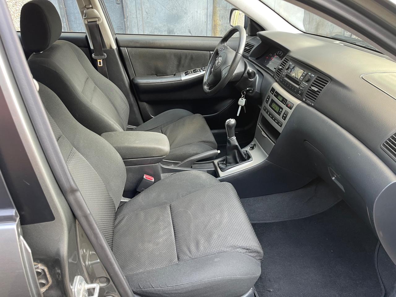 Toyota Corolla 1.4 D-4D M-MT 5p uni prop