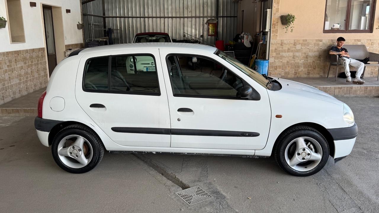 Renault Clio 1.2 cat 5 porte RT-1999