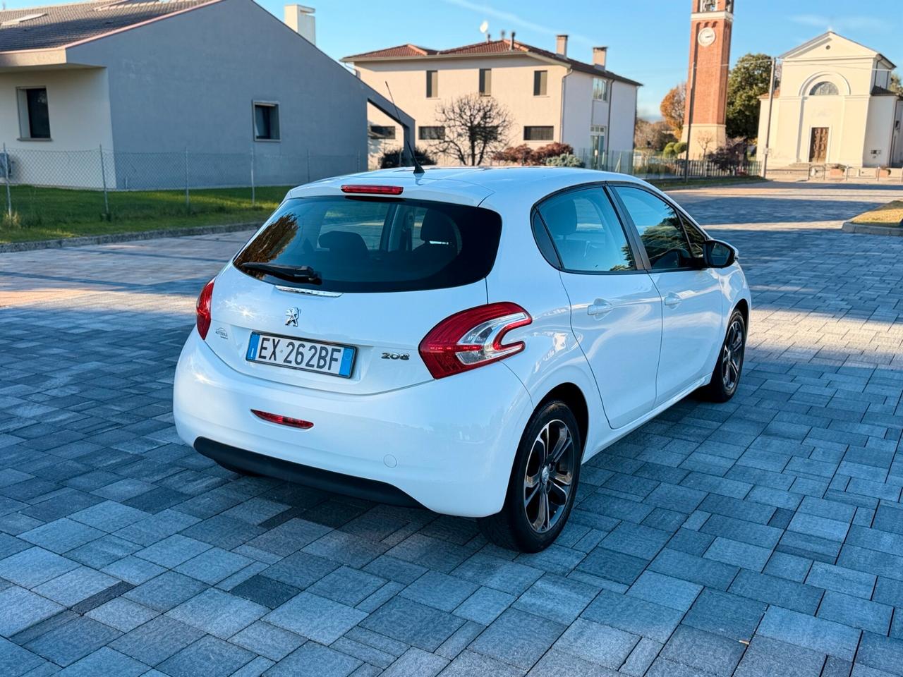 Peugeot 208 1.4 HDi 68 CV 5 porte Allure (NEOPATENTATI)