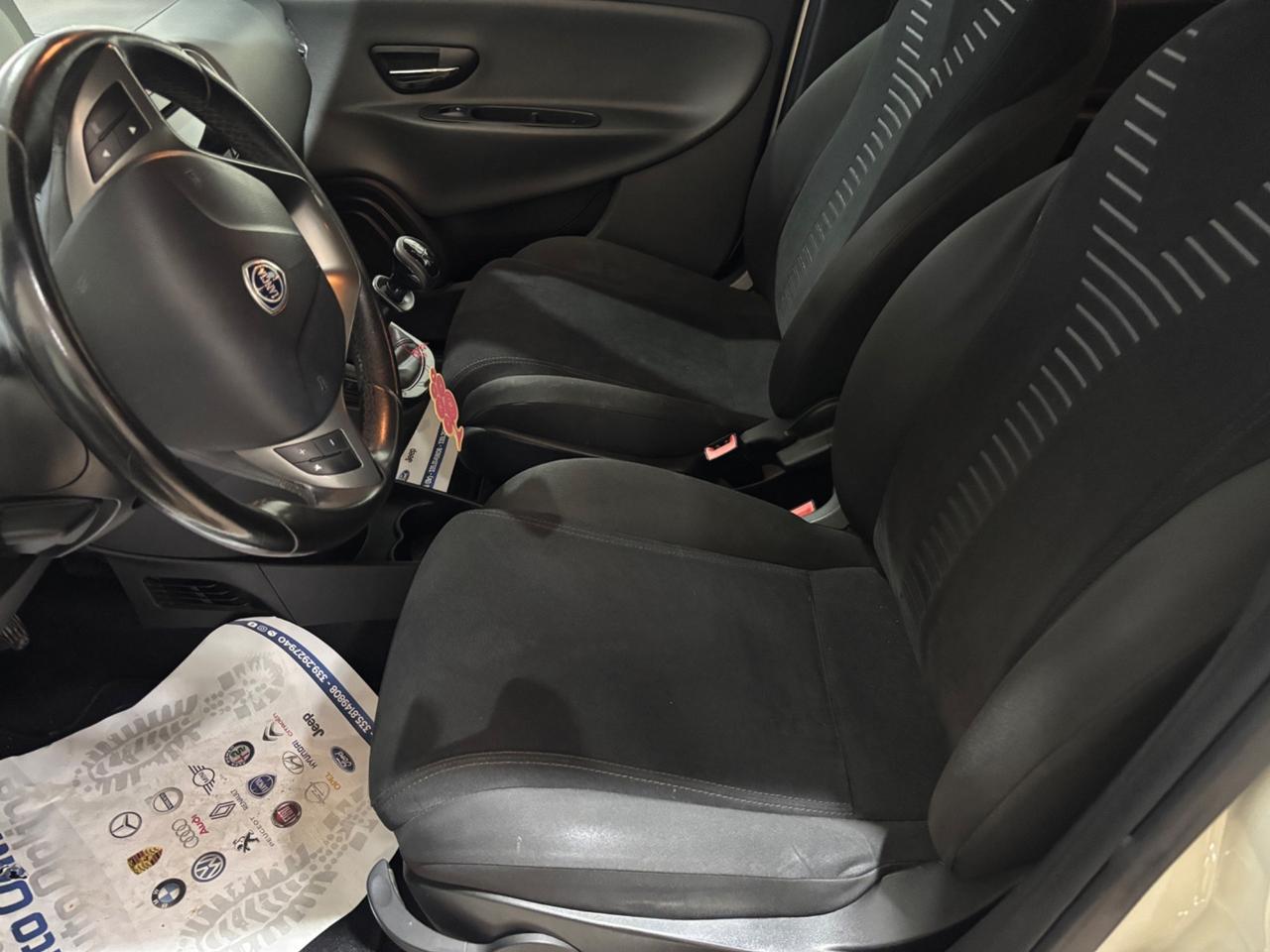 Lancia Ypsilon 1.2 69 CV 5 porte GPL Ecochic Silver