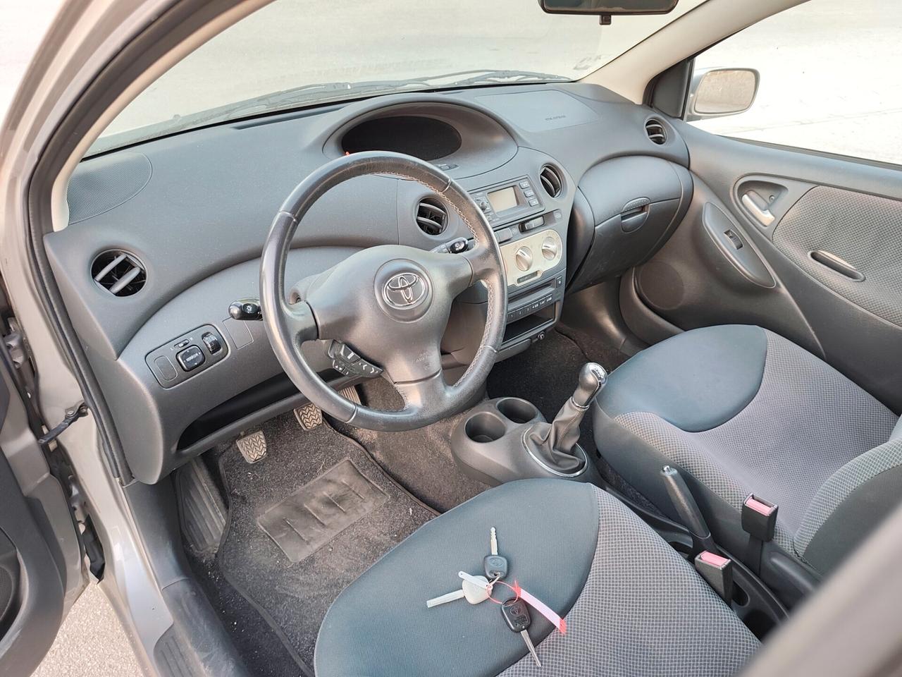 Toyota Yaris 83000KM Sol BENZINA