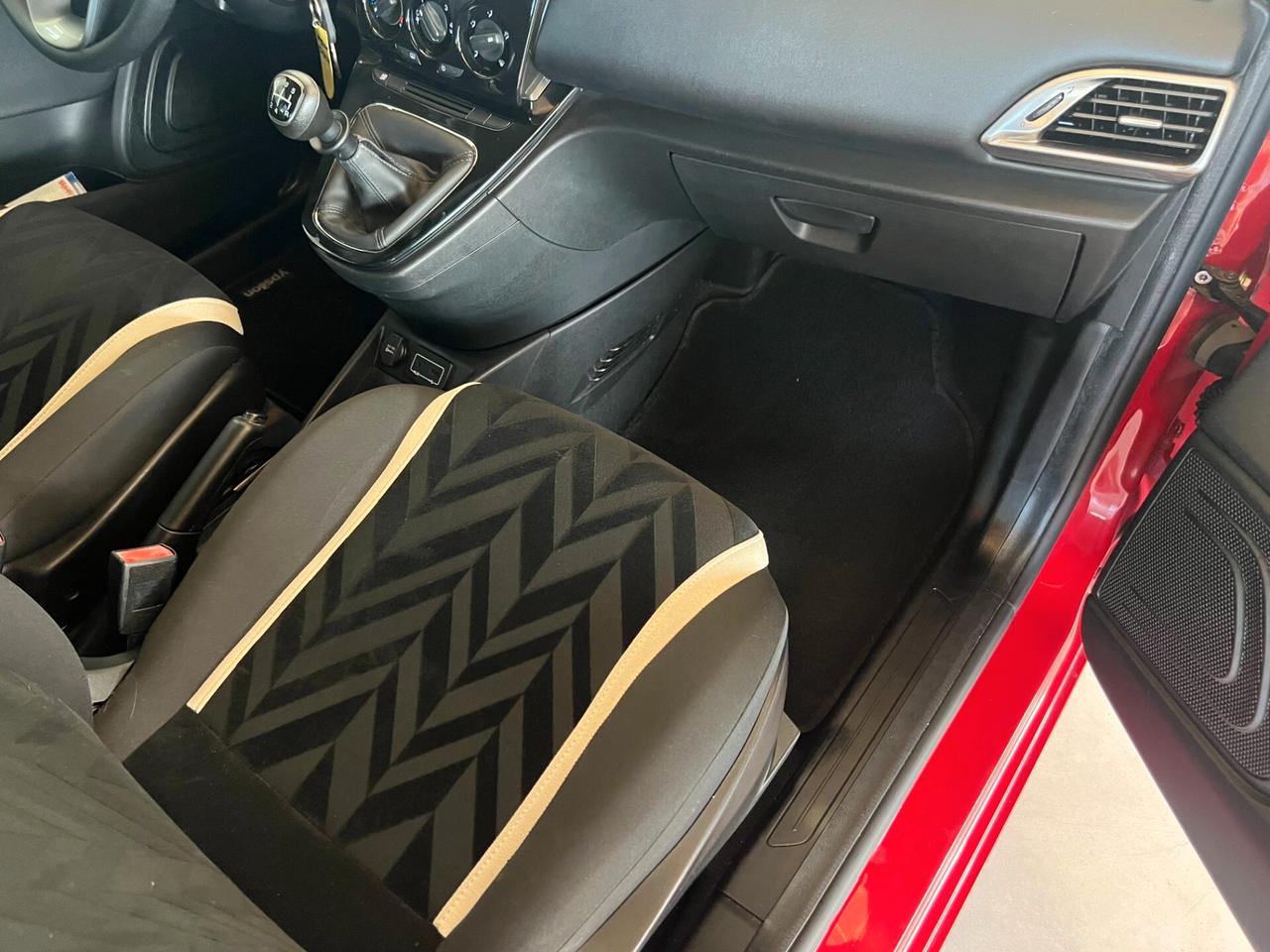 Lancia Ypsilon 1.2 69 CV 5 porte Gold OK NEOPATENTATI