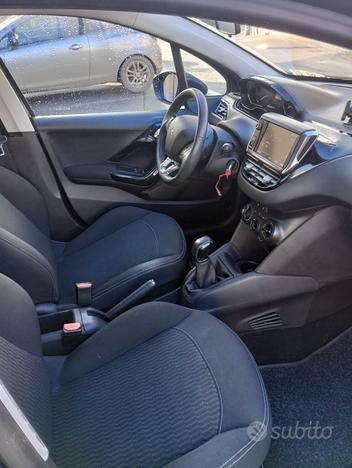 Peugeot 208 PureTech 82 5 porte Allure