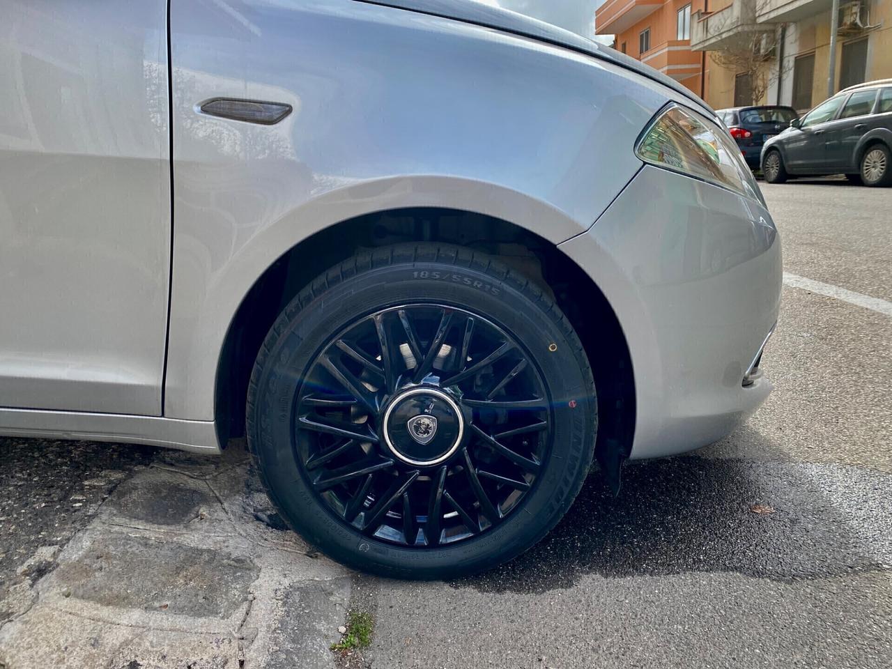 Lancia Ypsilon 1.2 69 CV 5 porte S&S Silver