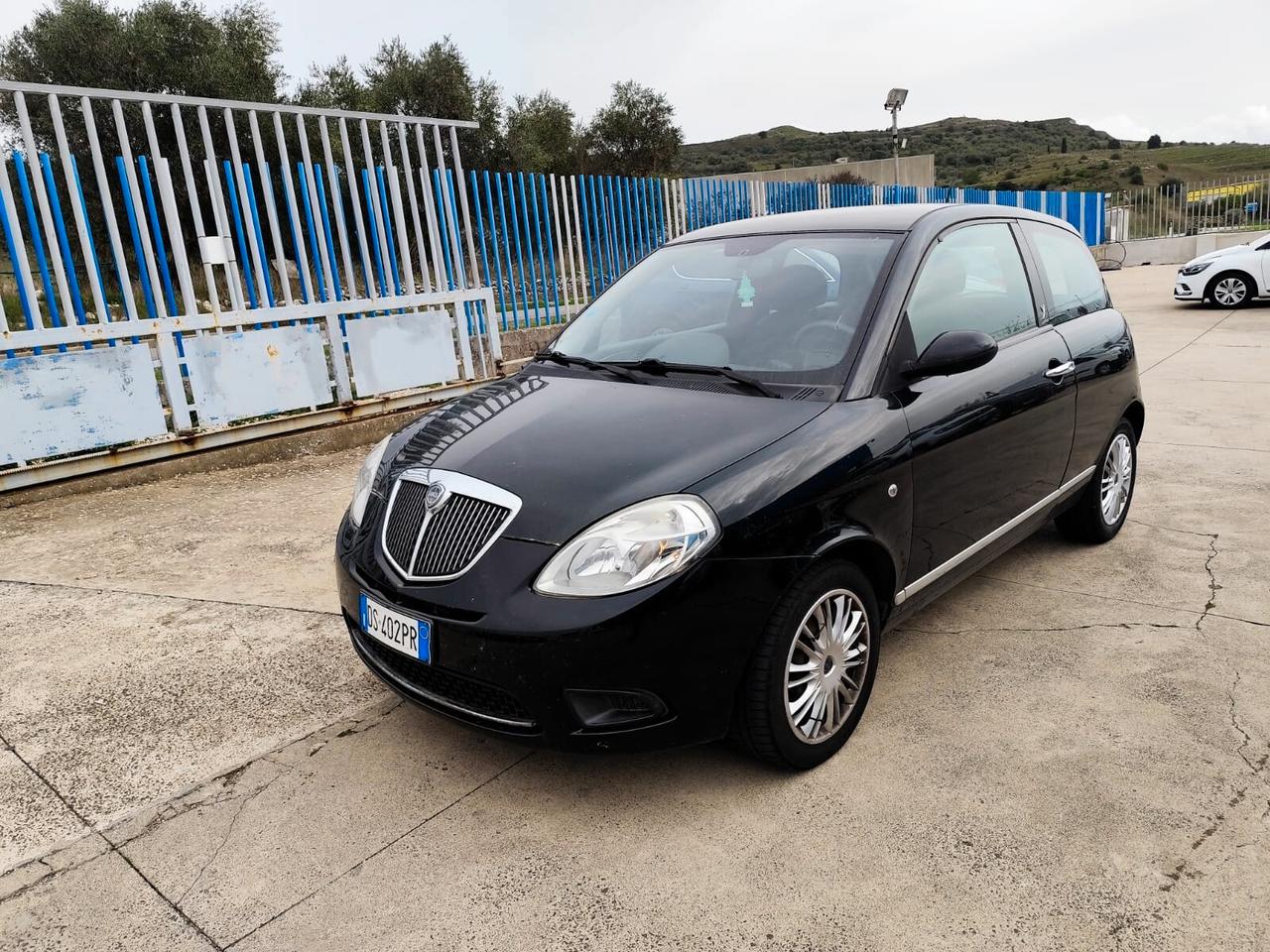 Lancia Ypsilon 1.3 MJT 75 CV Oro