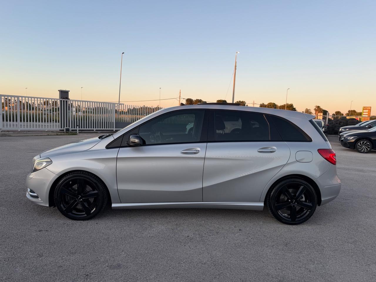 MERCEDES-BENZ B 220 CDI 170CV IPERFULL TETTO MY14