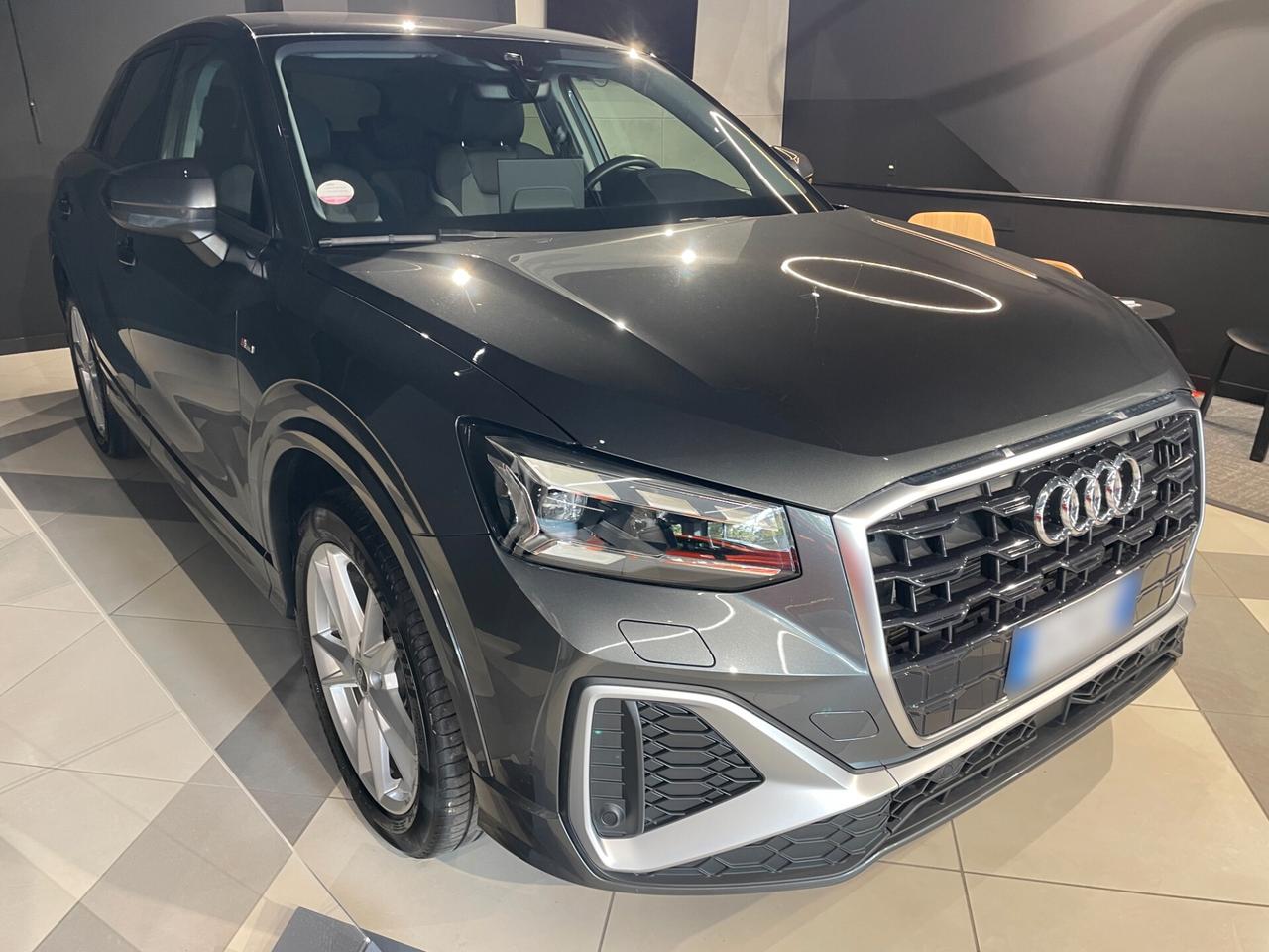 Audi Q2 35 TDI S tronic Identity Black