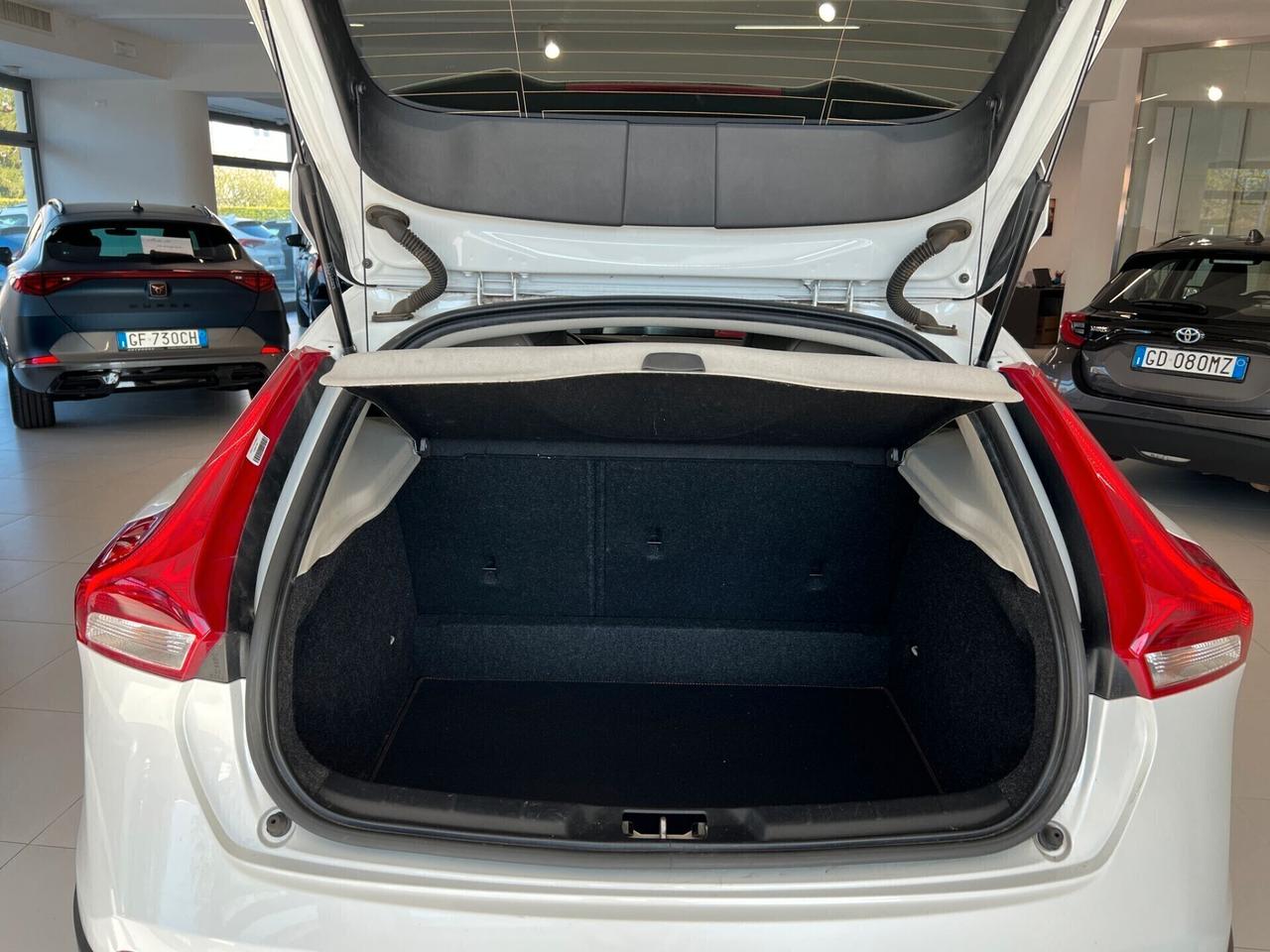 Volvo V40 Cross Country V40 Cross Country D2 Momentum