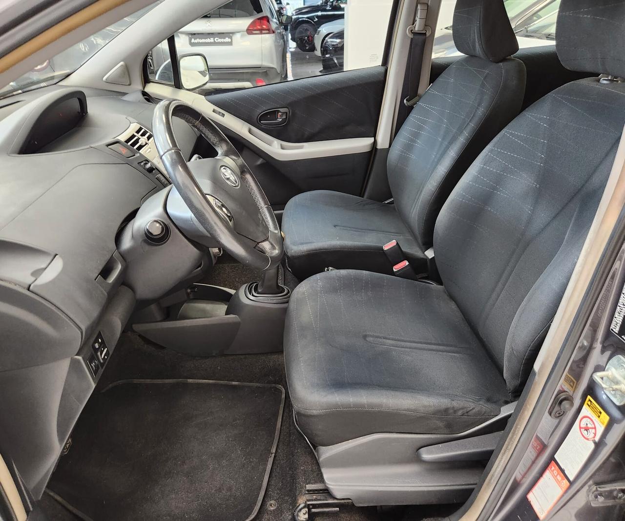 Toyota Yaris 1.0 5 porte Sol
