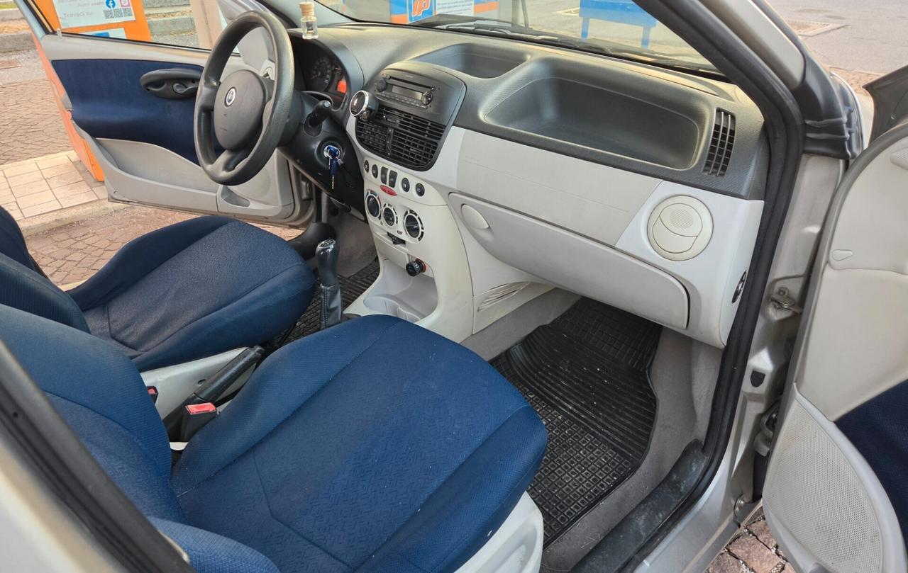 Fiat Punto 1.3mtj 5p anno 2003 con 342.000km Neopatentati ok