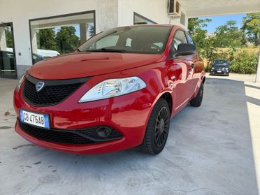 Lancia Ypsilon 1.0 FireFly 5 porte S&S Hybrid Ecochic Gold