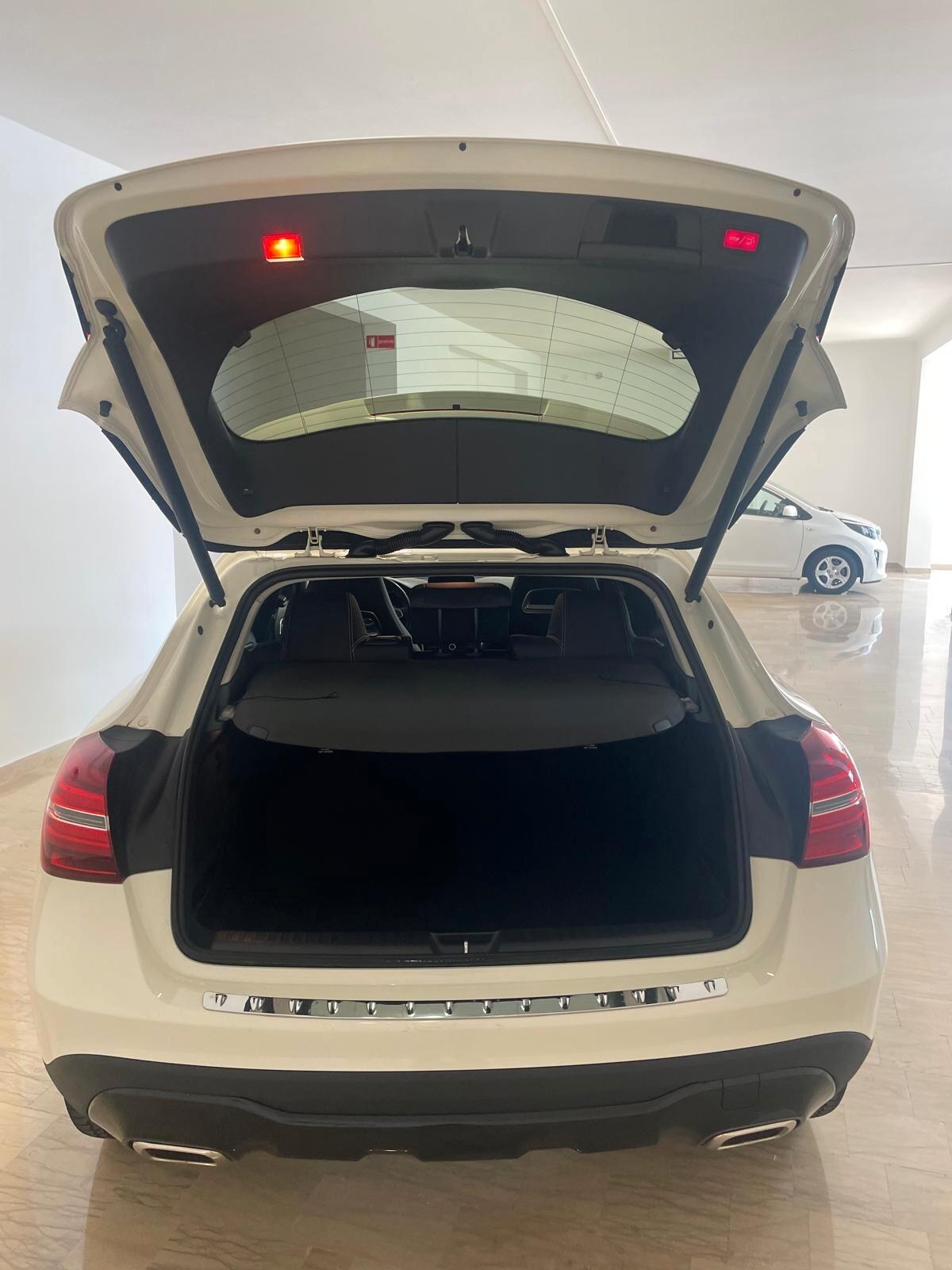 MERCEDES GLA 200d AUTOMATIC SPORT NIGHT EDITION – SOLO 41.332 KM CERTIFICATI
