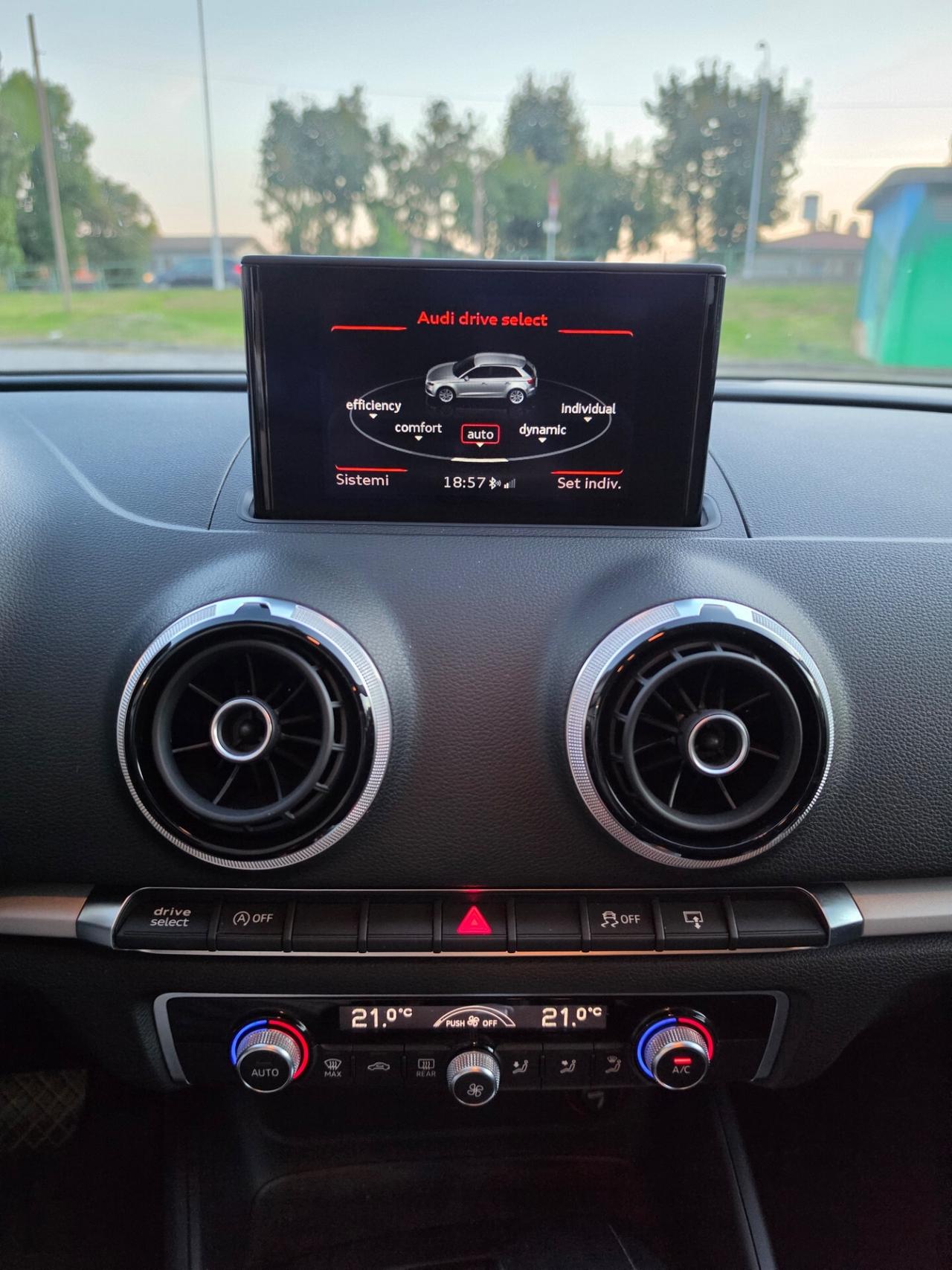 Audi A3 Sedan 1.6 TDI clean diesel S tronic Ambition