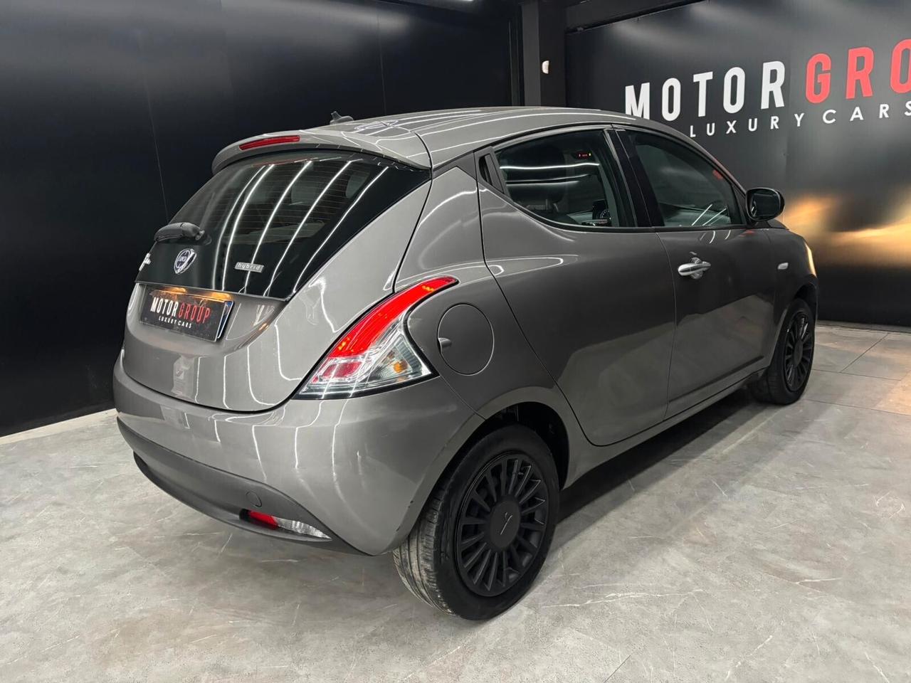Lancia Ypsilon 1.0 FireFly 5 porte S&S Hybrid Ecochic Gold