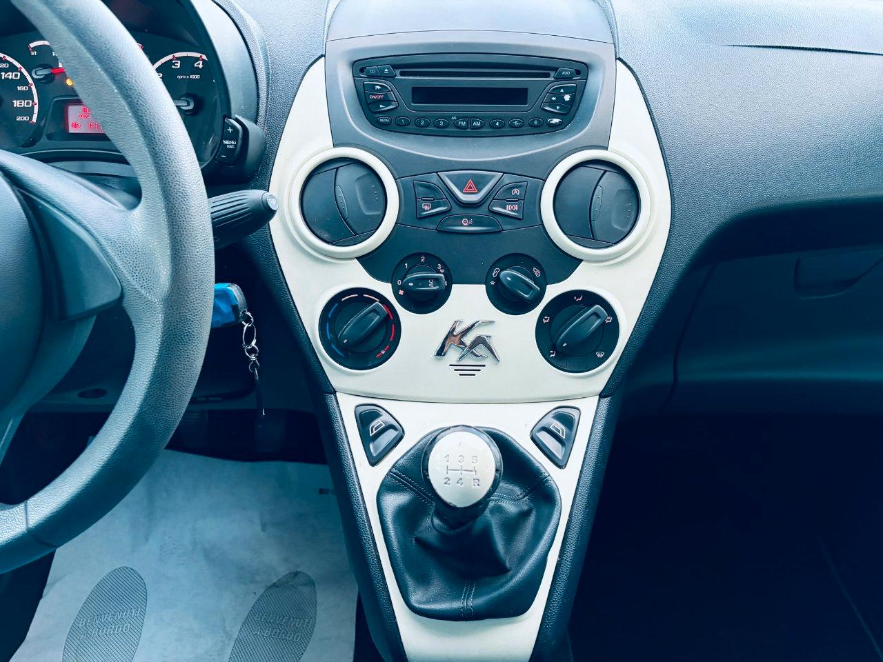Ford Ka 1.2 Titanium c/esp,tcs 69cv E5