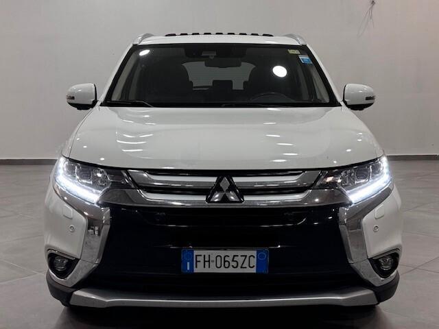 Mitsubishi Outlander 2.2 DI-D 4WD Instyle Plus SDA 7 posti