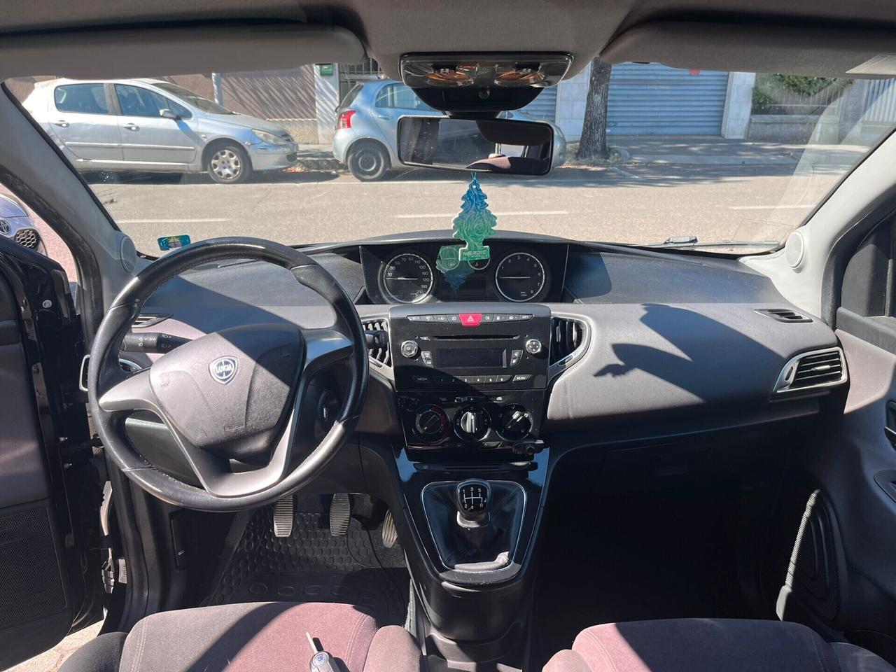 Lancia Ypsilon 0.9 TwinAir 85 CV 5 P Metano Ecochic Gold - 2013