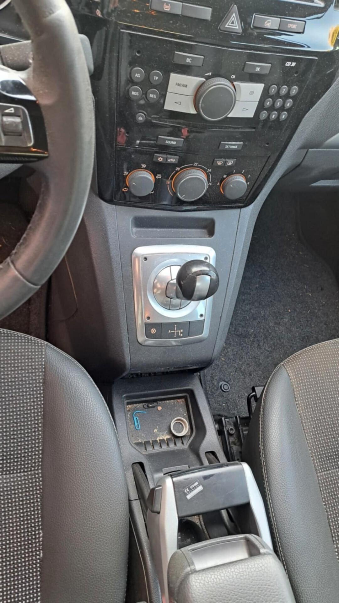 Opel Zafira 1.8 16V VVT Cosmo