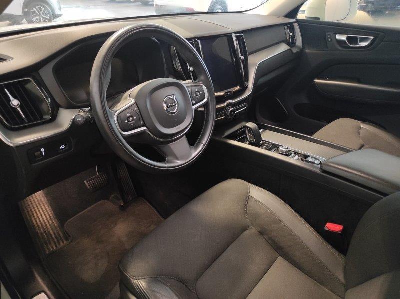 VOLVO XC60 (2017-->) - XC60 B4 Geartronic Momentum