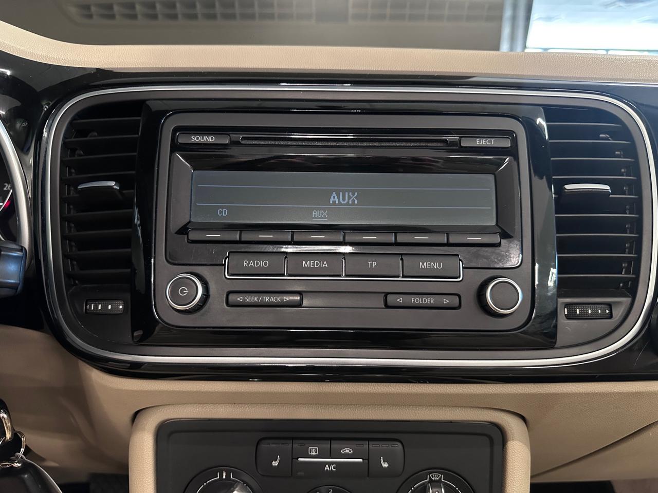 Volkswagen Maggiolino Cabrio 1.6 tdi Design 105cv dsg