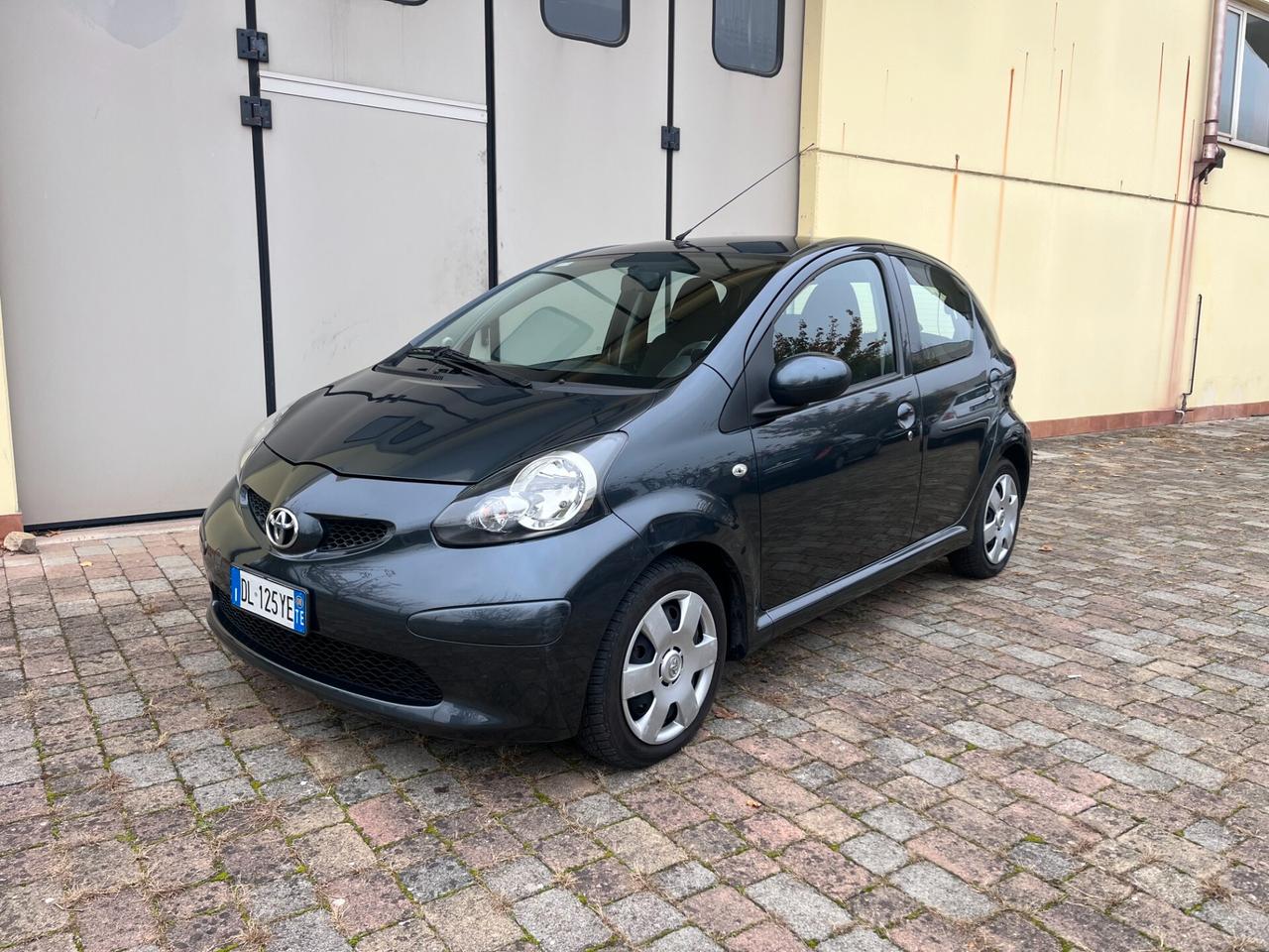 Toyota Aygo 1.0 12V VVT-i 5 porte Sol